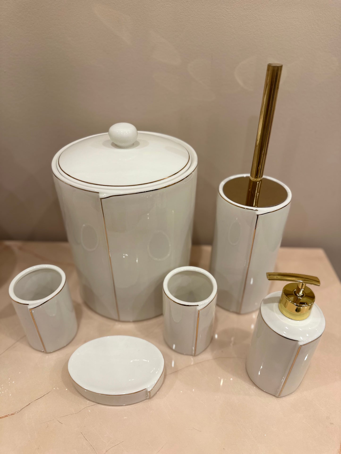 Goldline-6 teiliges Badezimmer-Set aus Keramik Weiß Gold