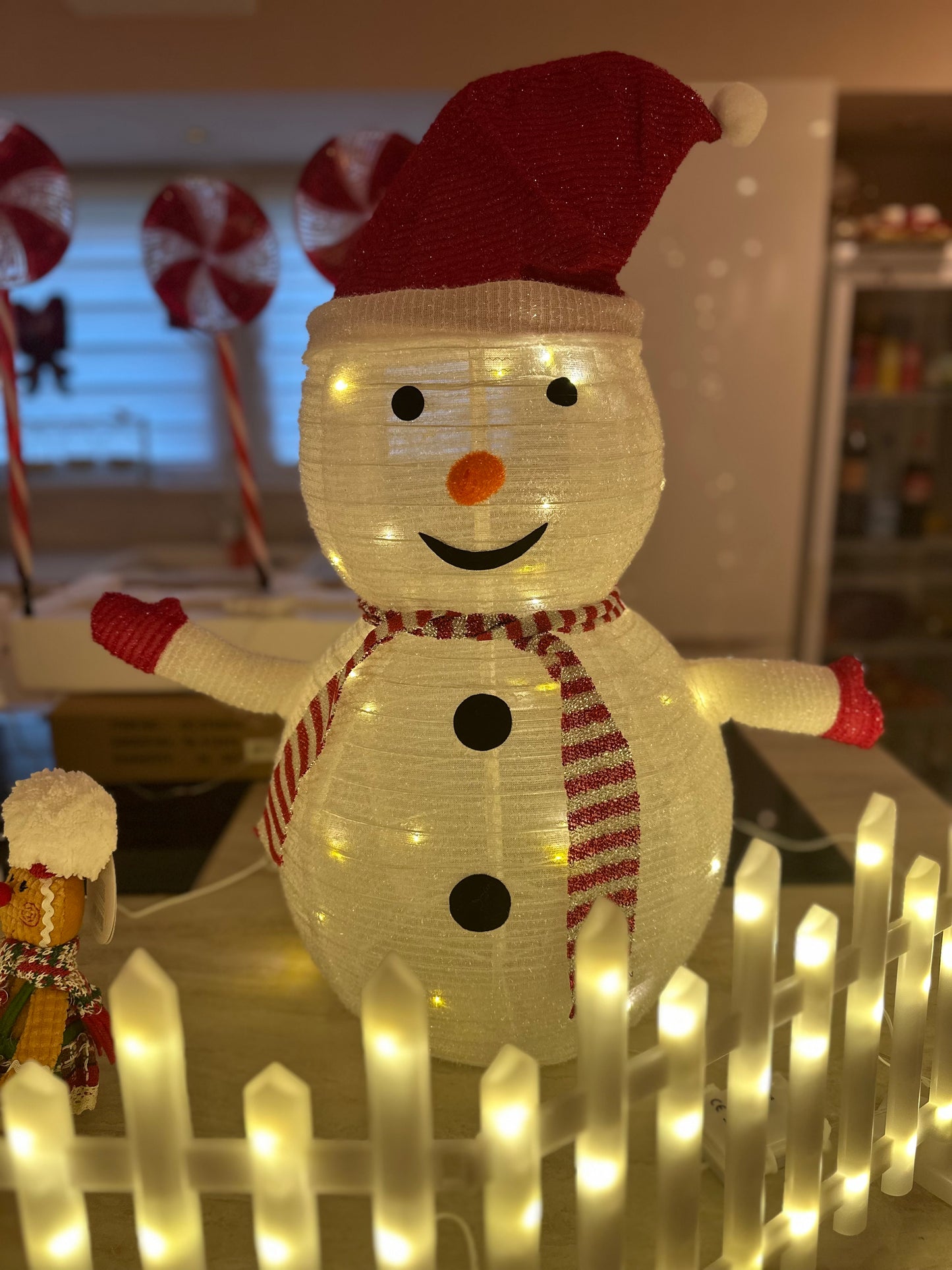 Goldline-Schneemann mit Beleuchtung 30 LED 68cm rot-weiß Indoor & Outdoor