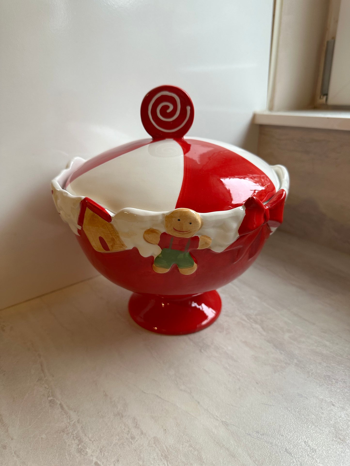 Goldline- Candy XL Schale/Aufbewahrung mit Deckel Lebkuchen und Candy Details 22xm x 24cm Keramik