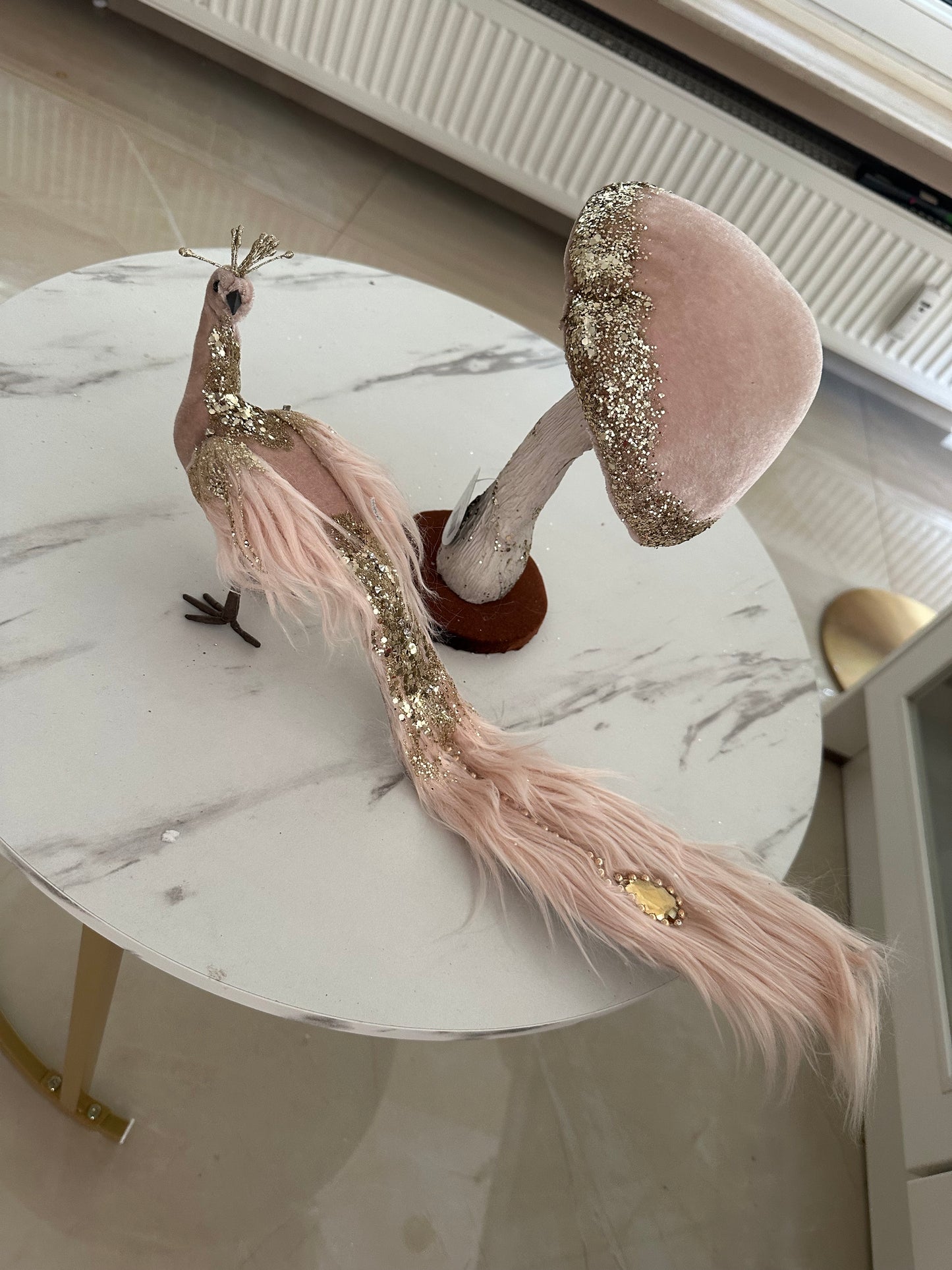 Goldline- Deko Vogel aus Samt in Hellrosa mit Kunstfell und Glitzer, 19 x 14 x 45 cm