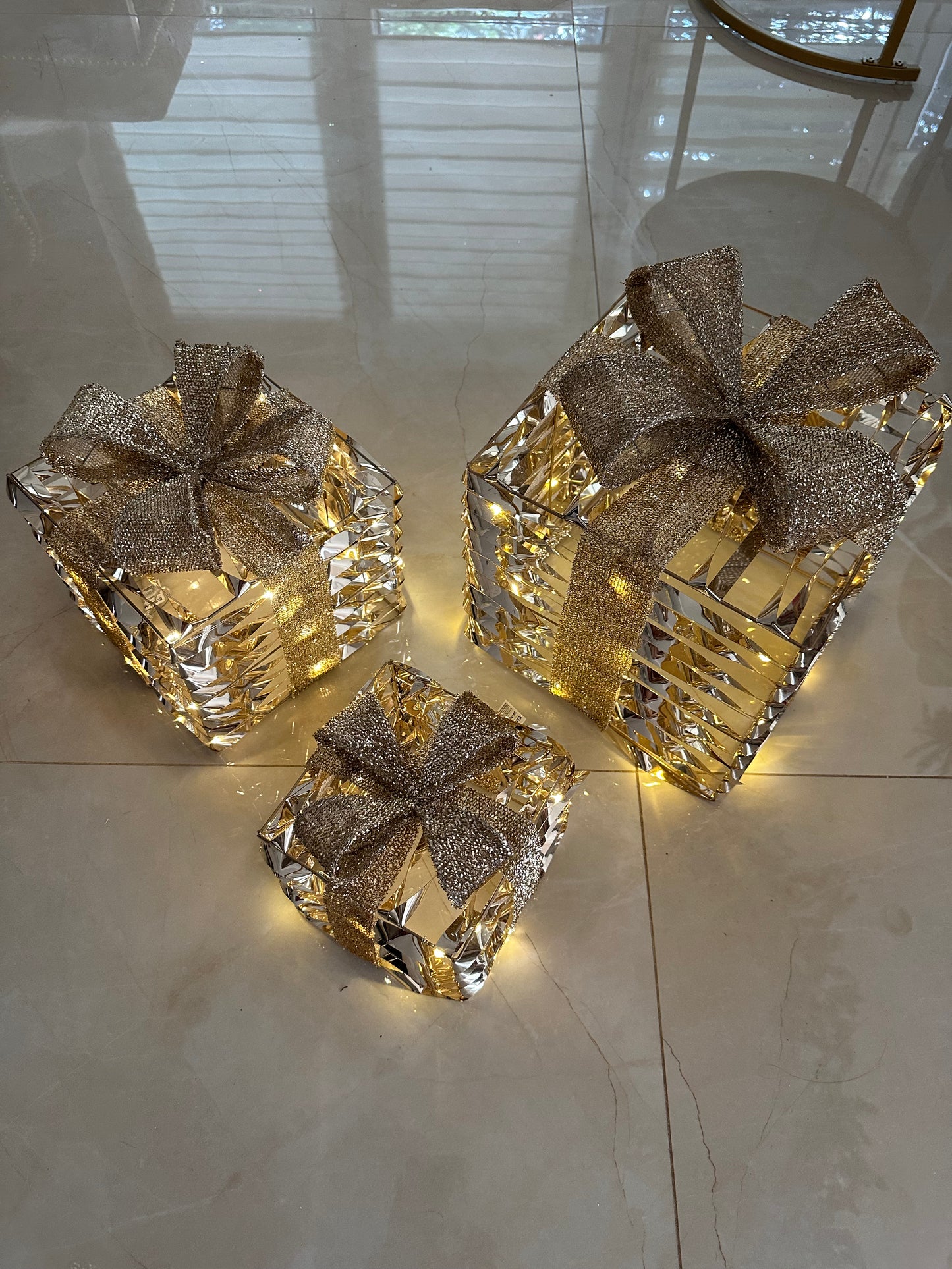 Goldline- 3er Geschenke Set in Gold mit Glitzer und LED Beleuchtung (15 cm, 20 cm , 25 cm)
