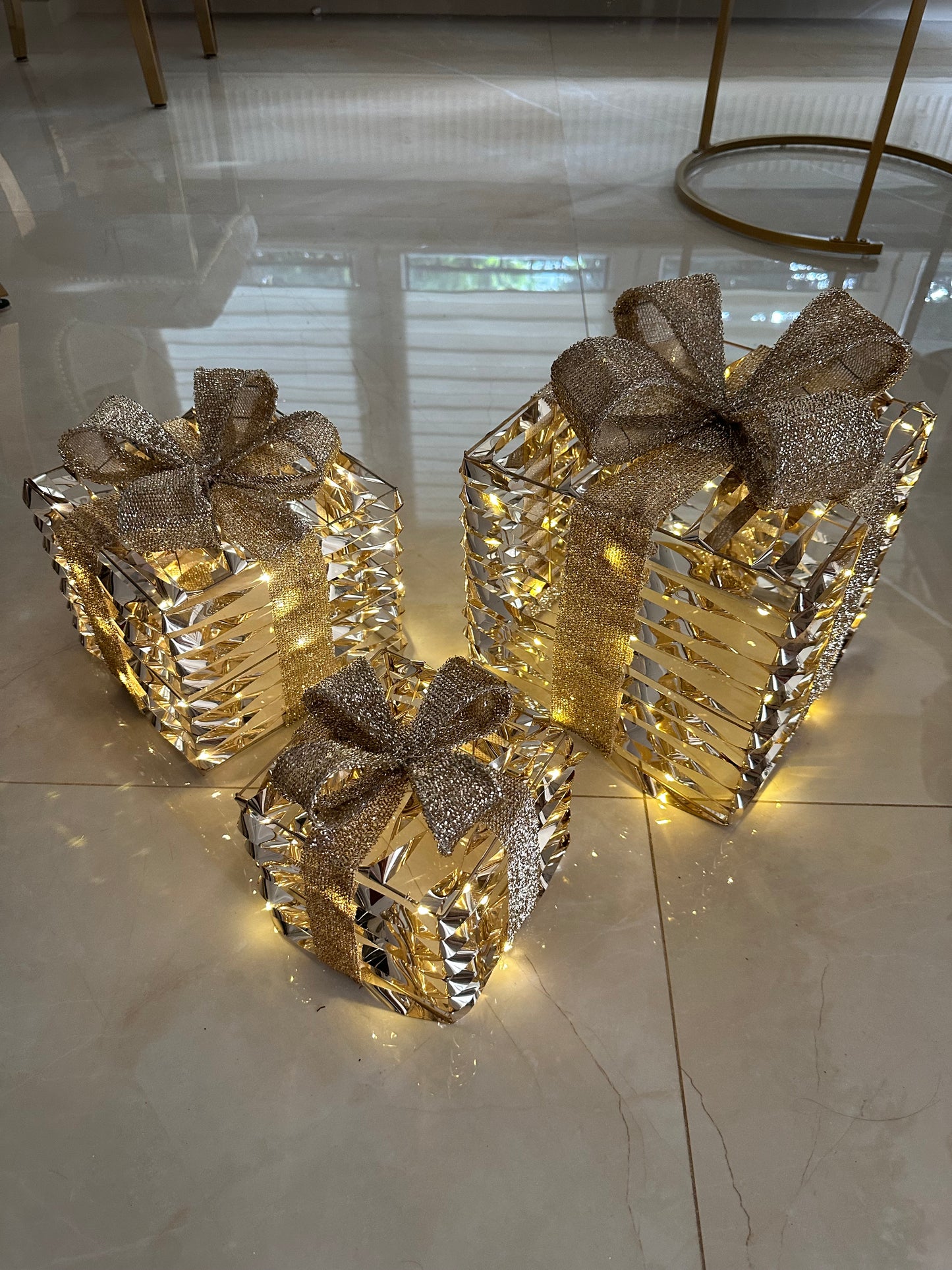 Goldline- 3er Geschenke Set in Gold mit Glitzer und LED Beleuchtung (15 cm, 20 cm , 25 cm)