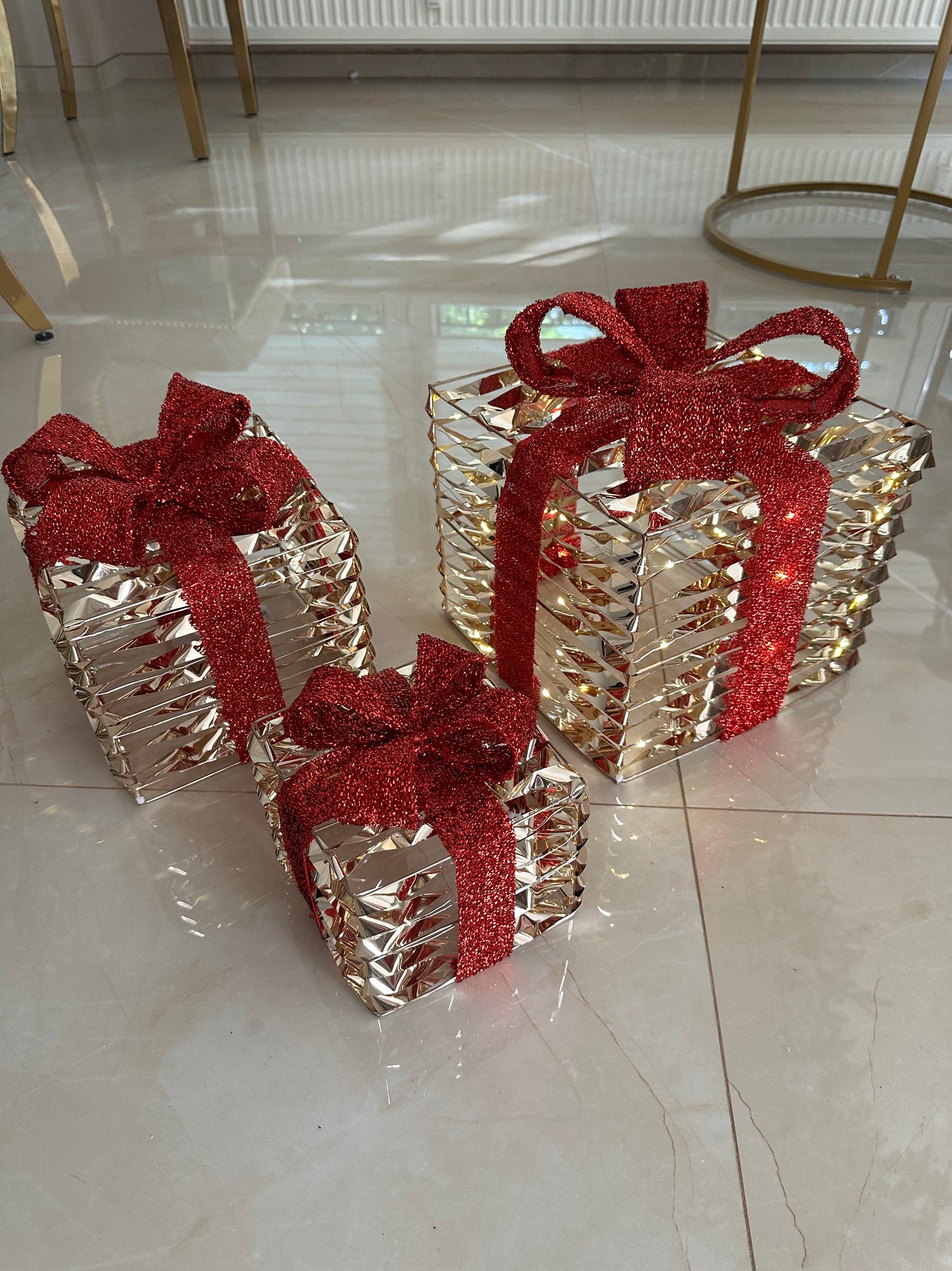 Goldline- 3er Geschenke Set in Gold Rot  mit Glitzer und LED Beleuchtung (15 cm, 20 cm , 25 cm)