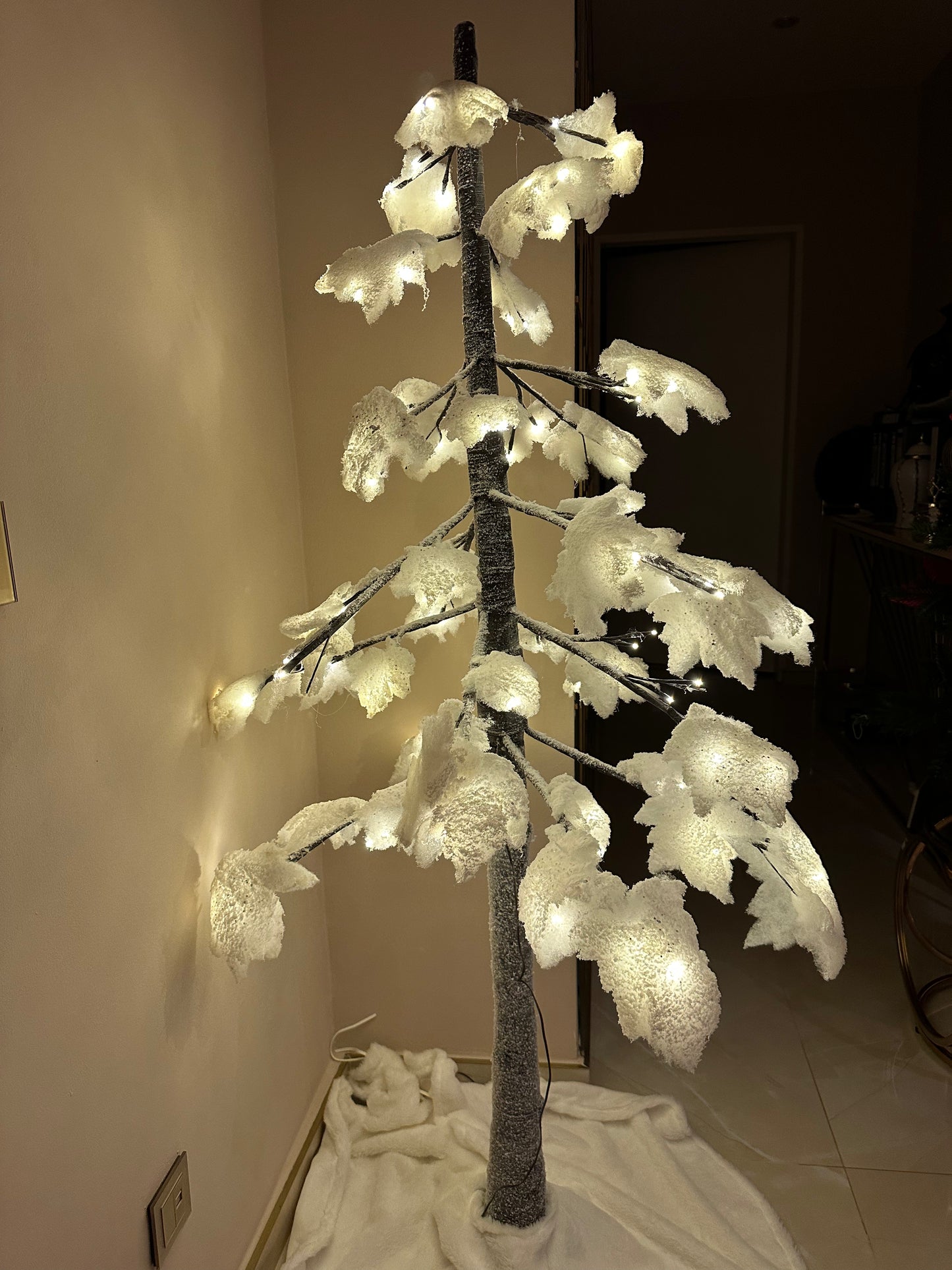 Goldline-Winter Baum mit Schnee und LED Beleuchtung 150cm