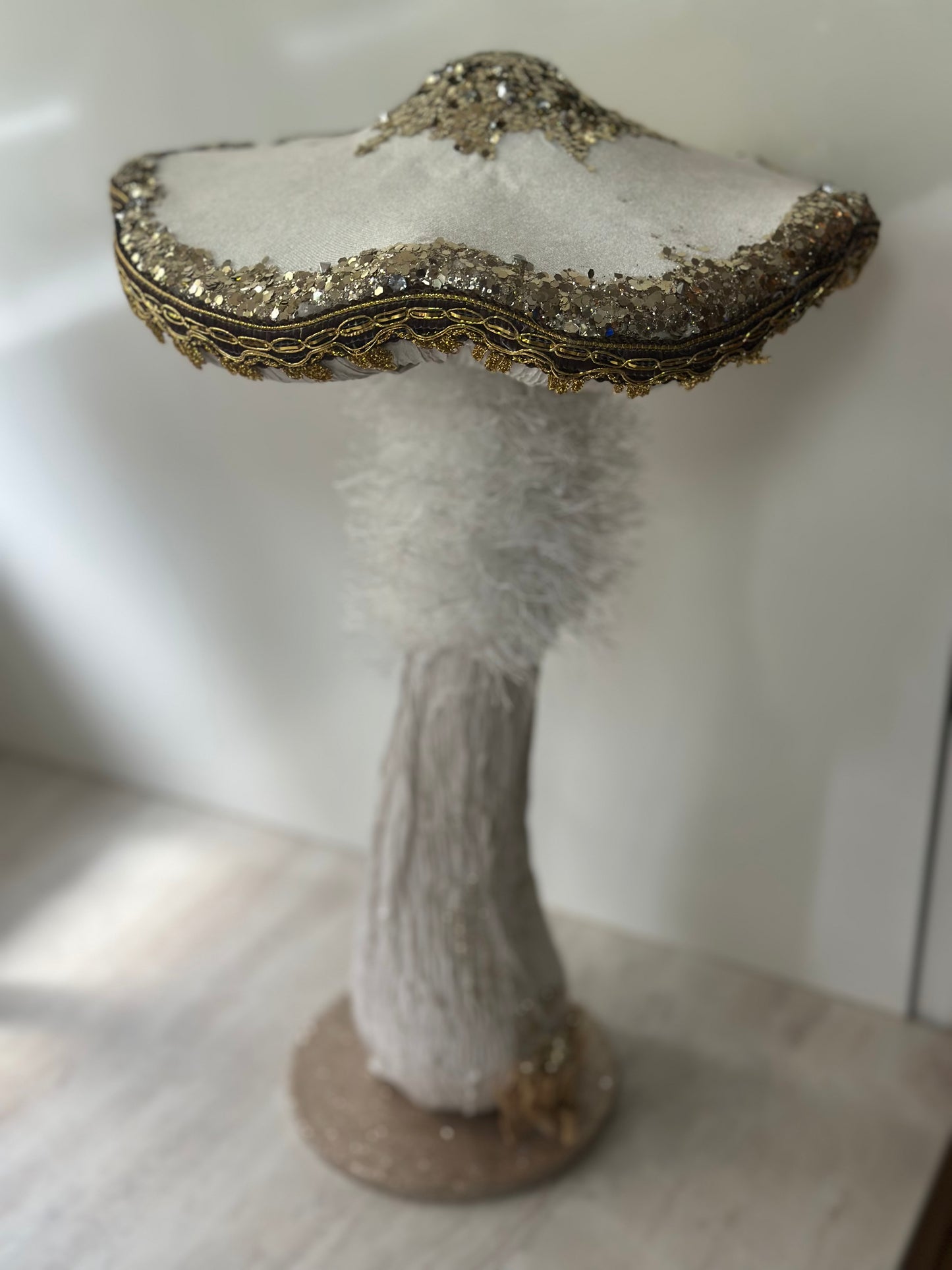 Goldline- Deko Pilz Samt weiß mit goldenem Glitzer 26cm x 43cm