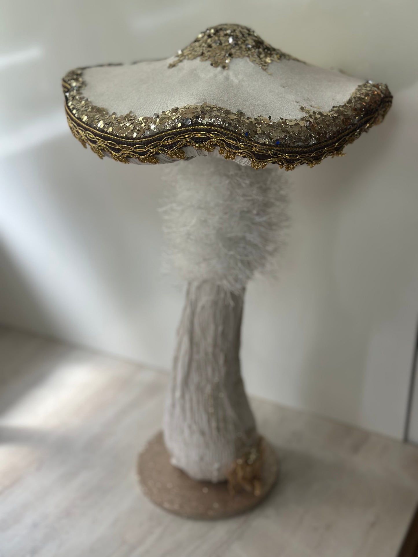 Goldline- Deko Pilz Samt weiß mit goldenem Glitzer 26cm x 43cm