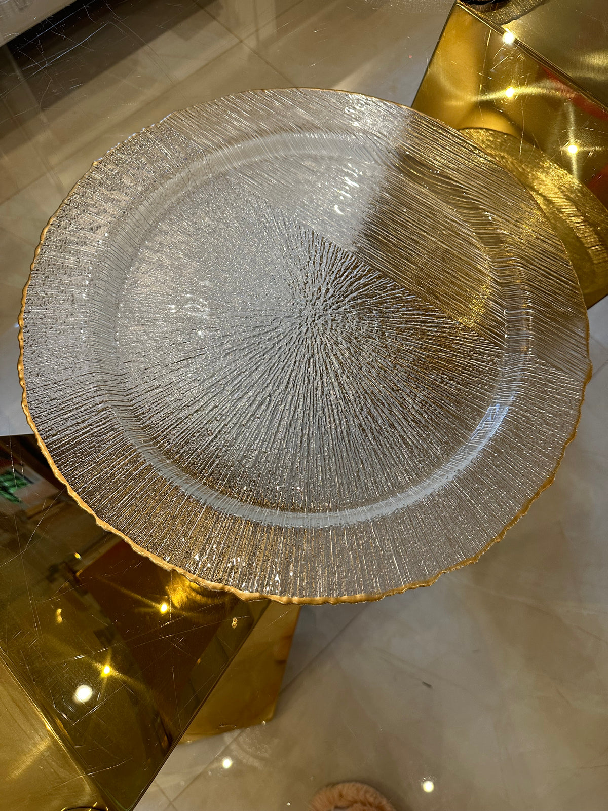 Goldline- Glasteller 28 cm mit goldenem Rand – Eleganter Teller für fe – Goldline-Homedecor