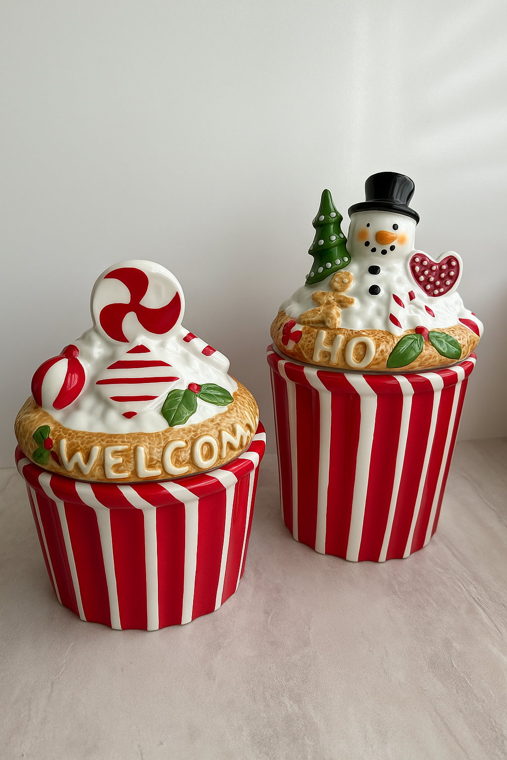 Goldline- Candy Keksdosen/Aufbewahrung rot,weiß,beige, grün Details,Keramik, 2 Varianten: Muffin: 18cm x 22cm, Schneemann: 14cm x 28cm