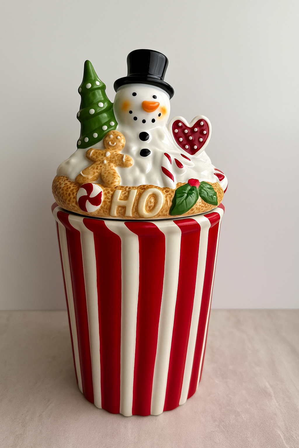 Goldline- Candy Keksdosen/Aufbewahrung rot,weiß,beige, grün Details,Keramik, 2 Varianten: Muffin: 18cm x 22cm, Schneemann: 14cm x 28cm
