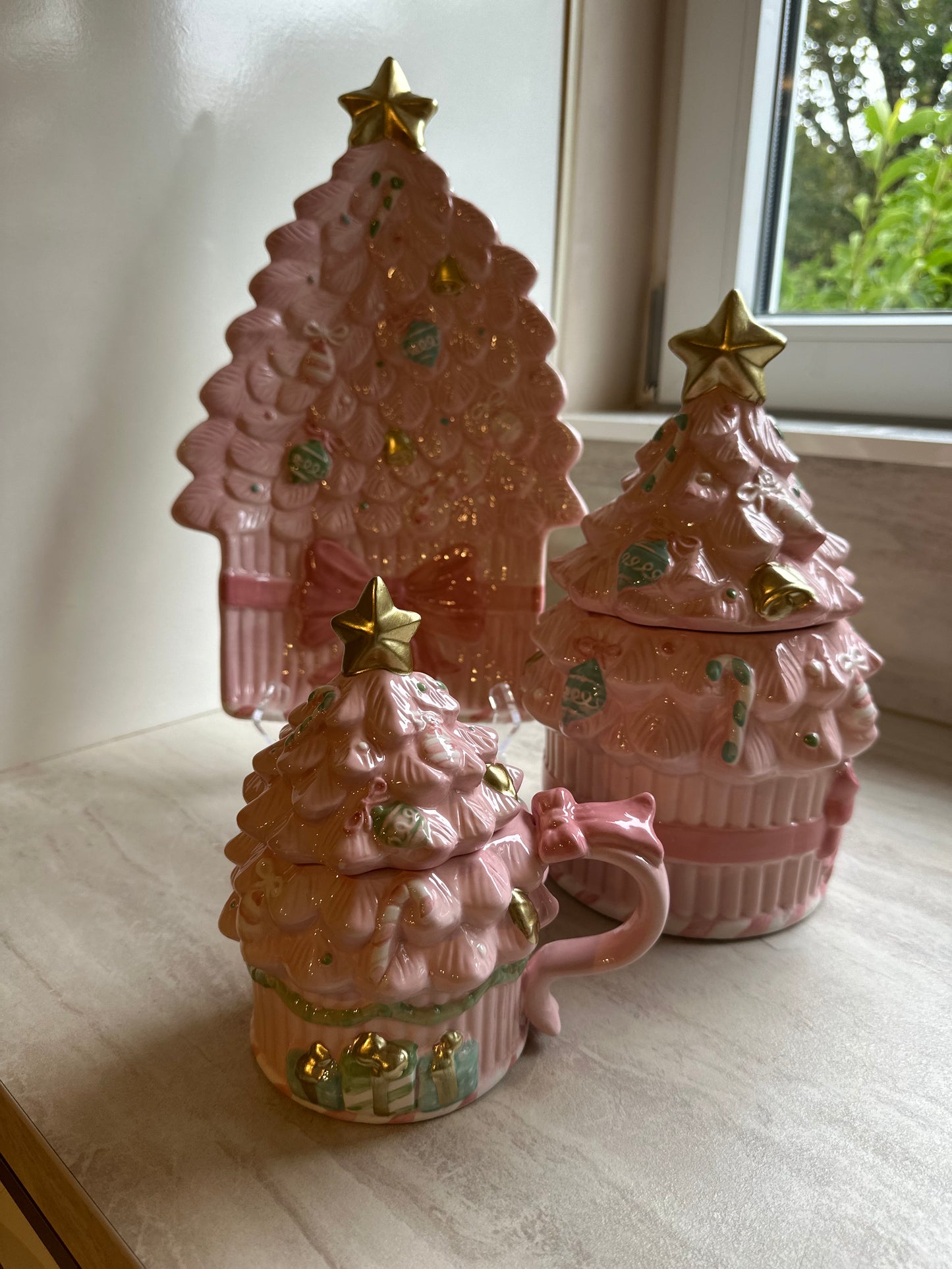 Goldline- Candy Pastell Rosa Tasse groß mit Deckel mit Gold und Pastell Details 15,5cm x 12cm x 17cm
