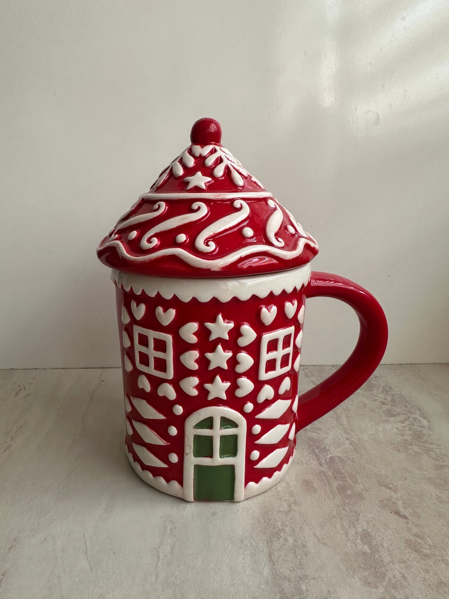 Goldline- Keksdosen/Aufbewahrung, Tasse rot weiß, Keramik, 4 Varianten, Stiefel: 23cm x 15cm x 28cm, Weihnachtsmann: 21cm x 16cm x 24cm, Geschenk: 21cm x 15cm x 18cm, Tasse mit Deckel: 14cm x 10cm x 15cm