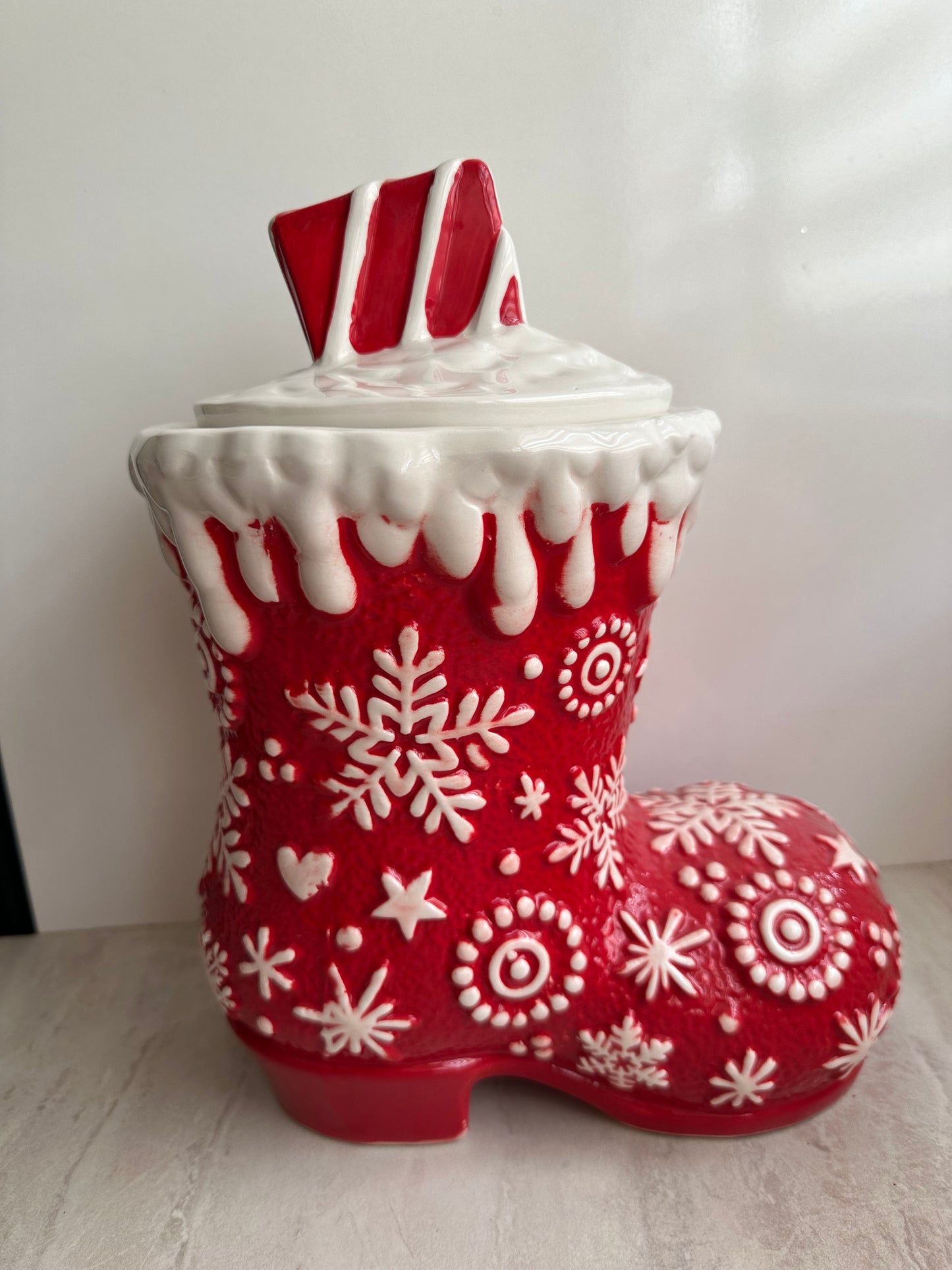 Goldline- Keksdosen/Aufbewahrung, Tasse rot weiß, Keramik, 4 Varianten, Stiefel: 23cm x 15cm x 28cm, Weihnachtsmann: 21cm x 16cm x 24cm, Geschenk: 21cm x 15cm x 18cm, Tasse mit Deckel: 14cm x 10cm x 15cm