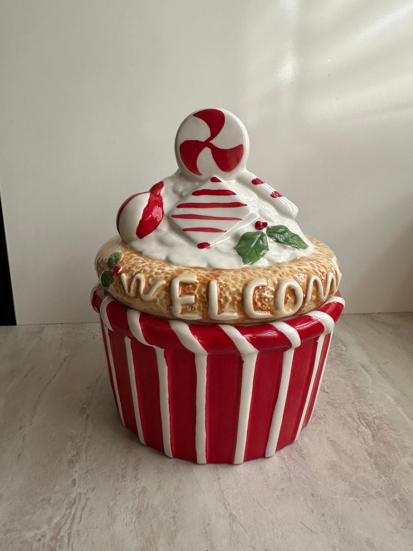 Goldline- Candy Keksdosen/Aufbewahrung rot,weiß,beige, grün Details,Keramik, 2 Varianten: Muffin: 18cm x 22cm, Schneemann: 14cm x 28cm