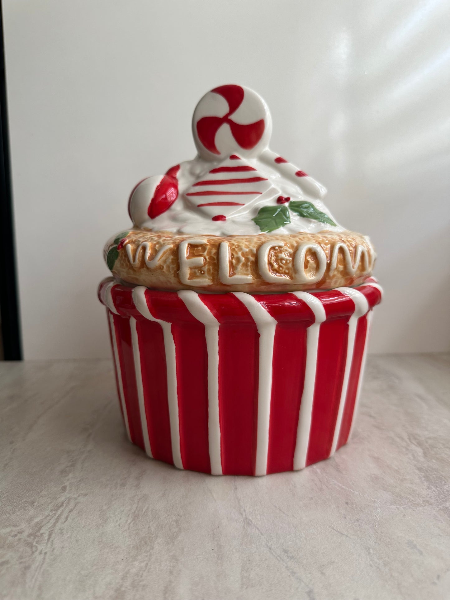 Goldline- Candy Keksdosen/Aufbewahrung rot,weiß,beige, grün Details,Keramik, 2 Varianten: Muffin: 18cm x 22cm, Schneemann: 14cm x 28cm