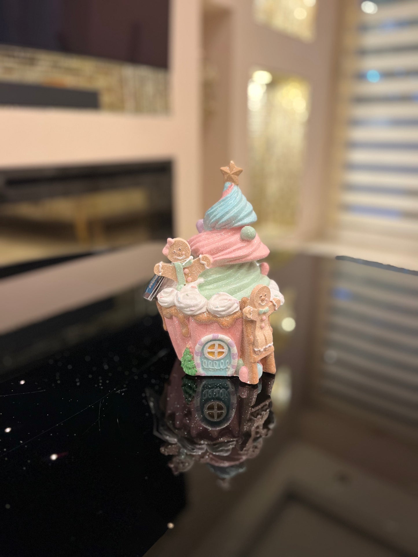 Goldline- Candy Pastell Ice Cream Haus mit Lebkuchen Design und glitzer, 13,5 x 13 x 21 cm