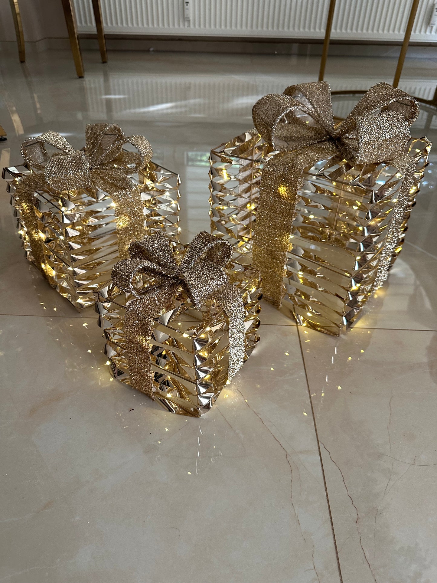 Goldline- 3er Geschenke Set in Gold mit Glitzer und LED Beleuchtung (15 cm, 20 cm , 25 cm)