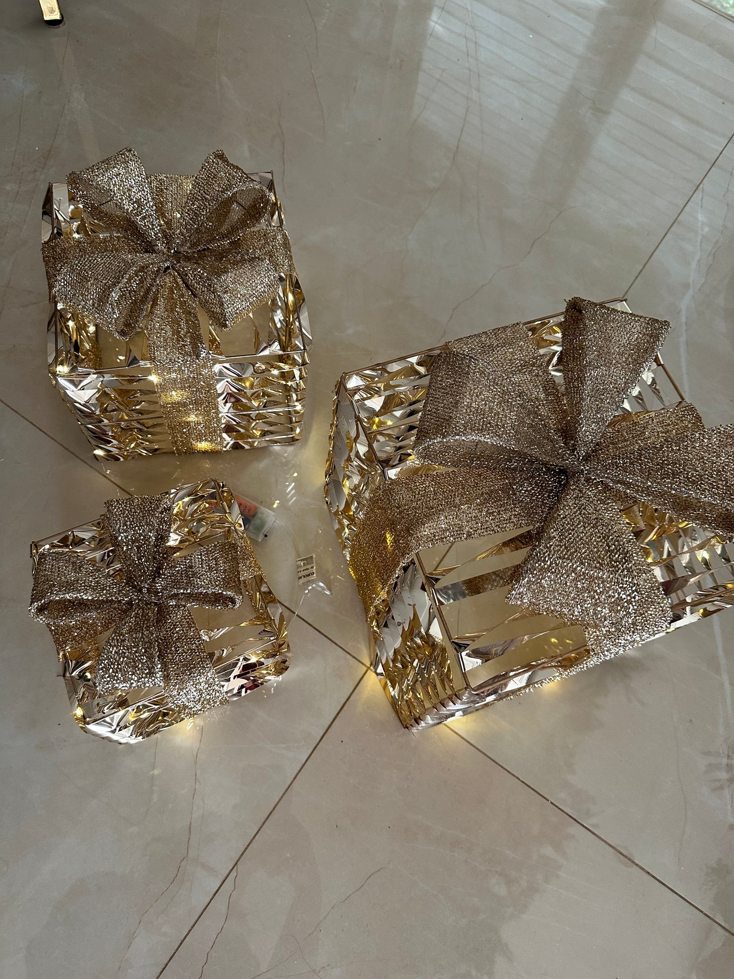 Goldline- 3er Geschenke Set in Gold mit Glitzer und LED Beleuchtung (15 cm, 20 cm , 25 cm)