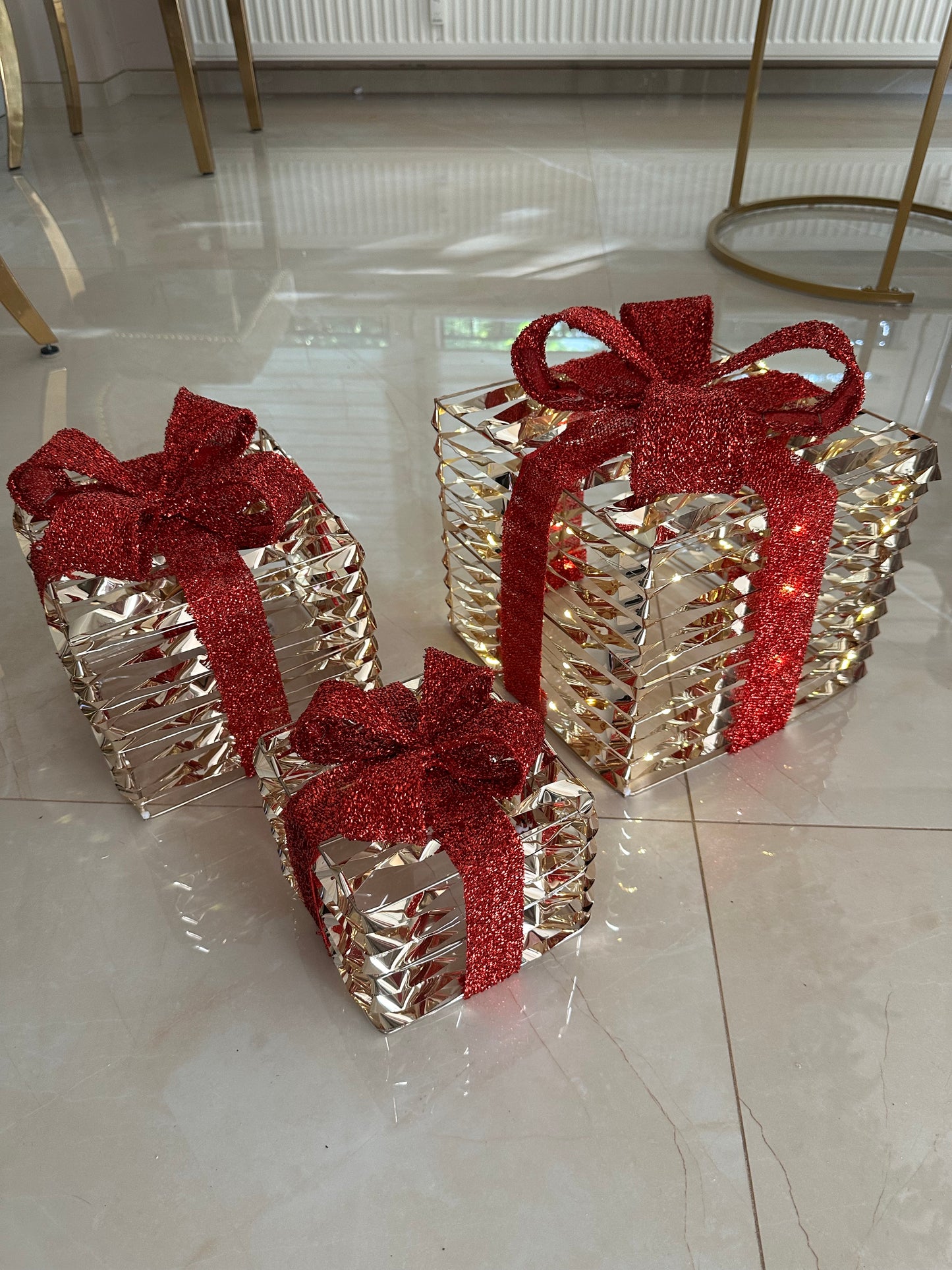 Goldline- 3er Geschenke Set in Gold Rot  mit Glitzer und LED Beleuchtung (15 cm, 20 cm , 25 cm)