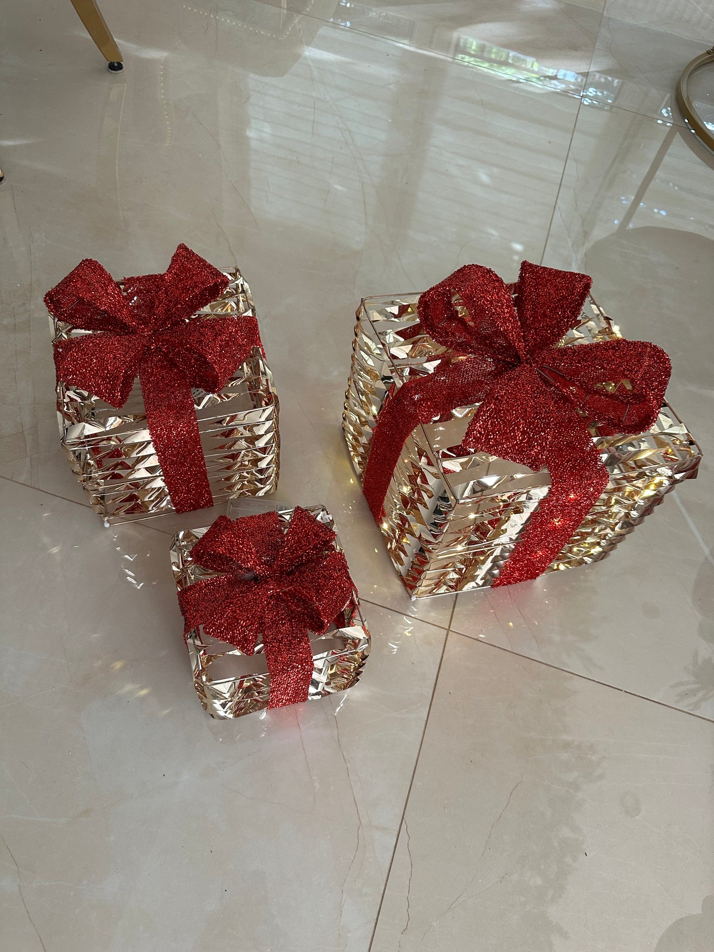 Goldline- 3er Geschenke Set in Gold Rot  mit Glitzer und LED Beleuchtung (15 cm, 20 cm , 25 cm)