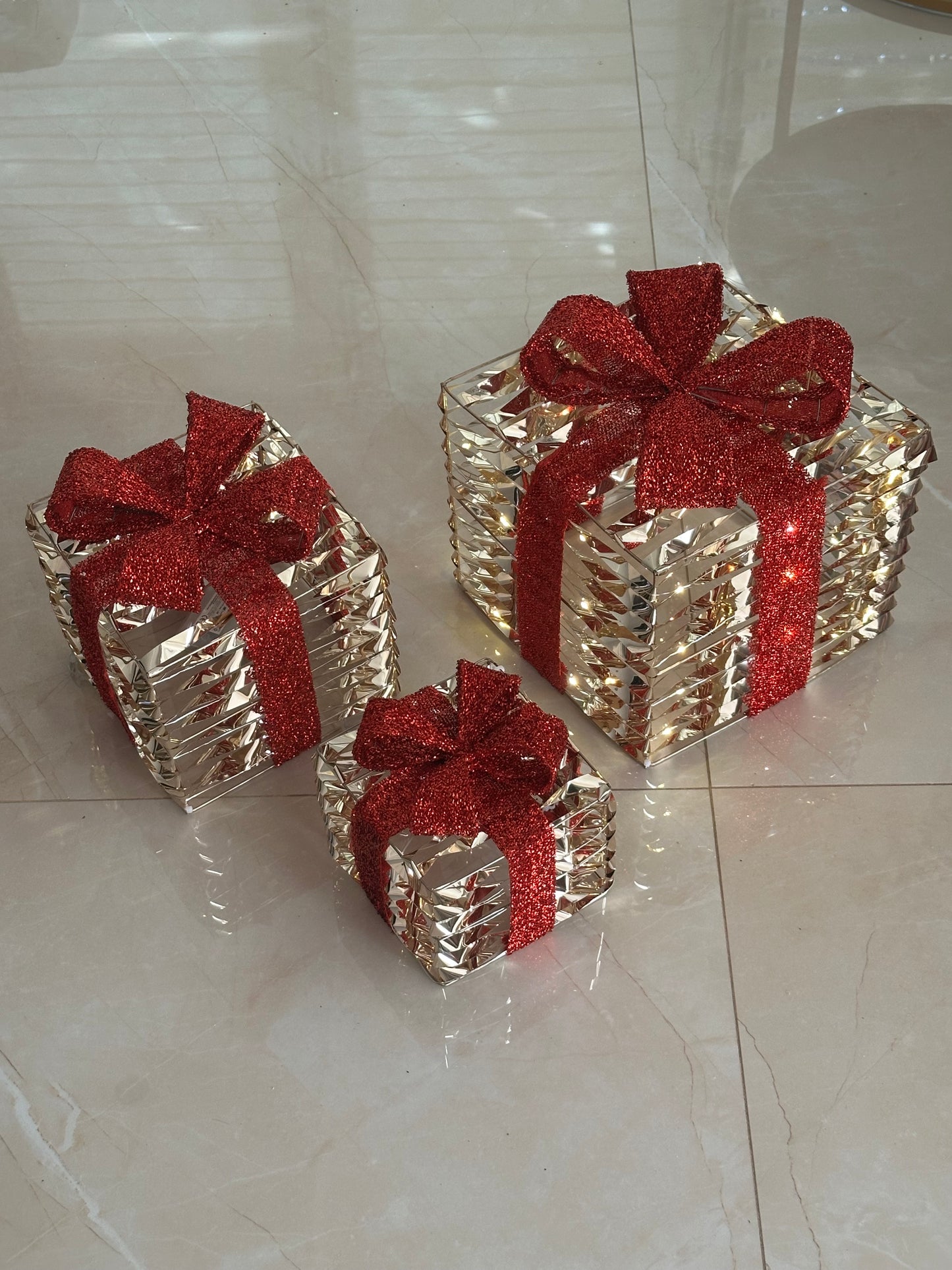 Goldline- 3er Geschenke Set in Gold Rot  mit Glitzer und LED Beleuchtung (15 cm, 20 cm , 25 cm)