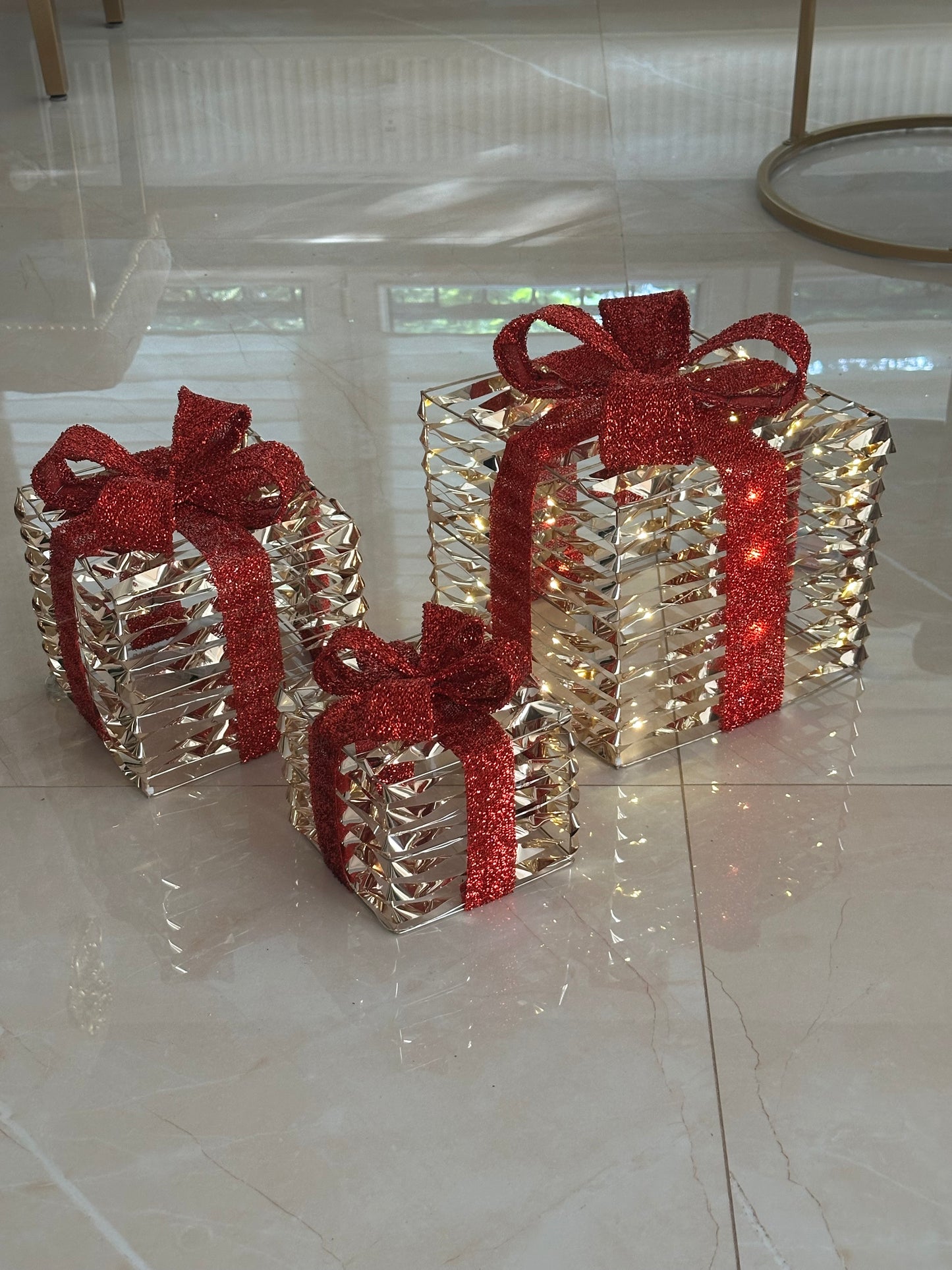 Goldline- 3er Geschenke Set in Gold Rot  mit Glitzer und LED Beleuchtung (15 cm, 20 cm , 25 cm)