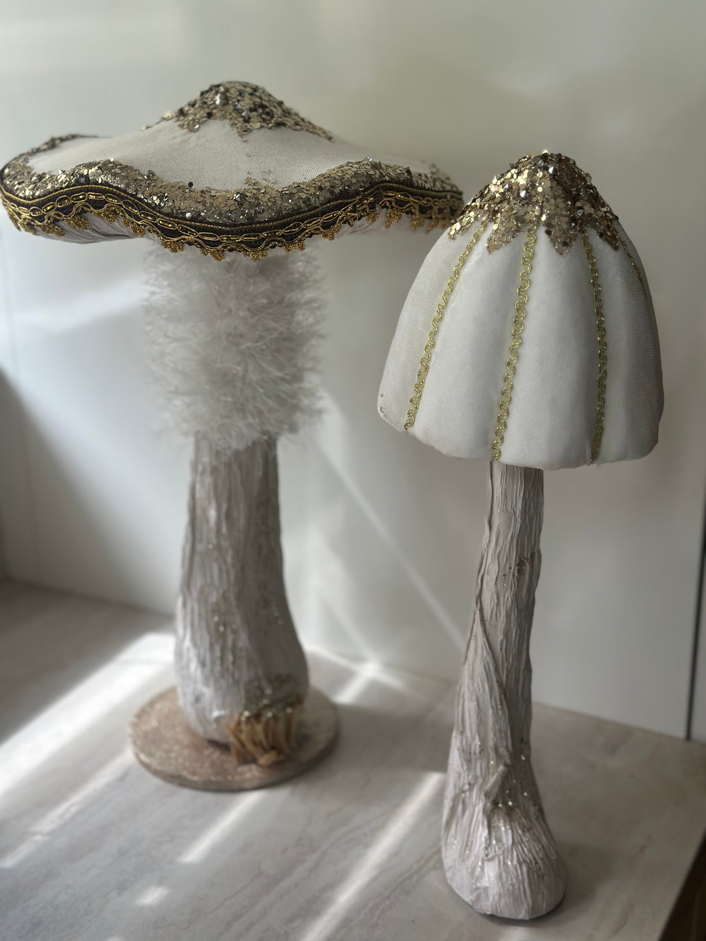 Goldline- Deko Pilz Samt weiß mit goldenem Glitzer 15cm x 40cm